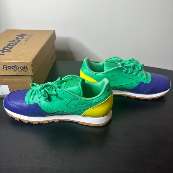 Reebok - Picture 2 of 3